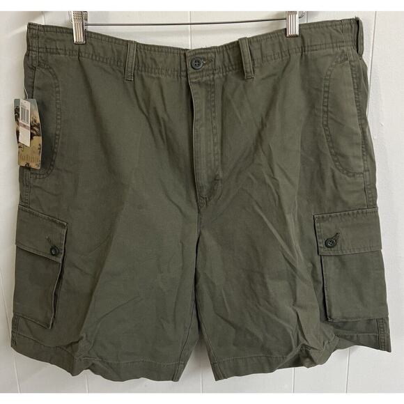 NWT‎ Van Heusen Resort Flat Front Cargo Shorts Mens SZ 42 Olive Green NEW - Picture 1 of 7